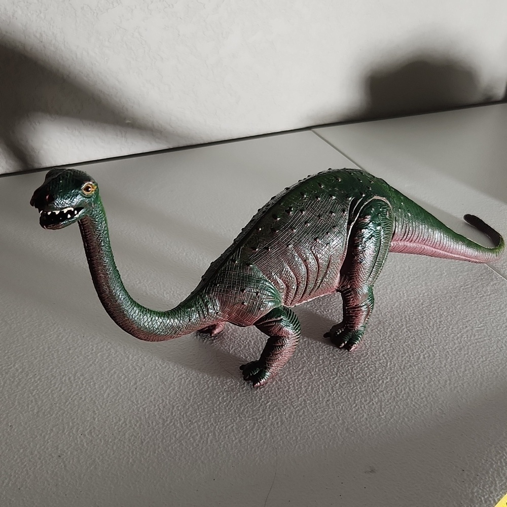 Brontosaurus Dinosaur 16” Kaiju Figure Toy Vintage Plastic Dor Mei 1986 has flaw